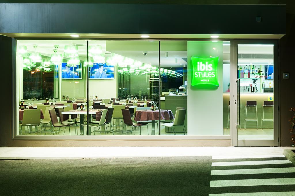 Hotel Ibis Styles Lleida Torrefarrera エクステリア 写真