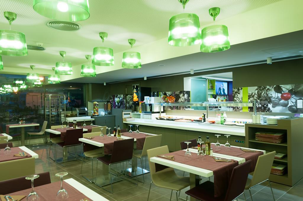 Hotel Ibis Styles Lleida Torrefarrera エクステリア 写真