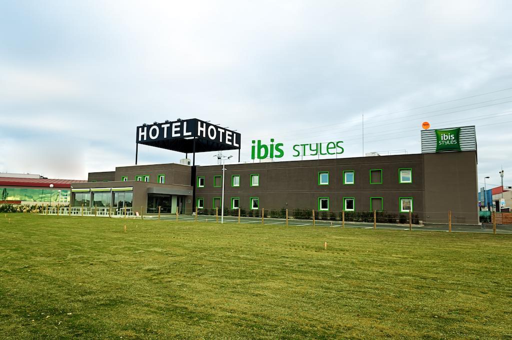 Hotel Ibis Styles Lleida Torrefarrera エクステリア 写真