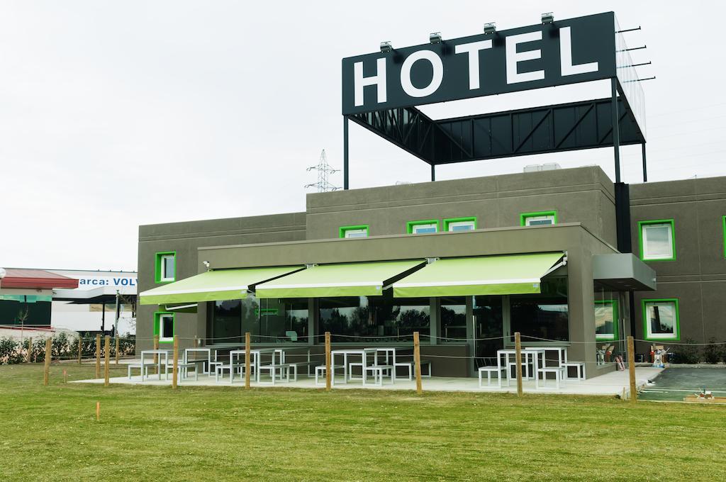 Hotel Ibis Styles Lleida Torrefarrera エクステリア 写真