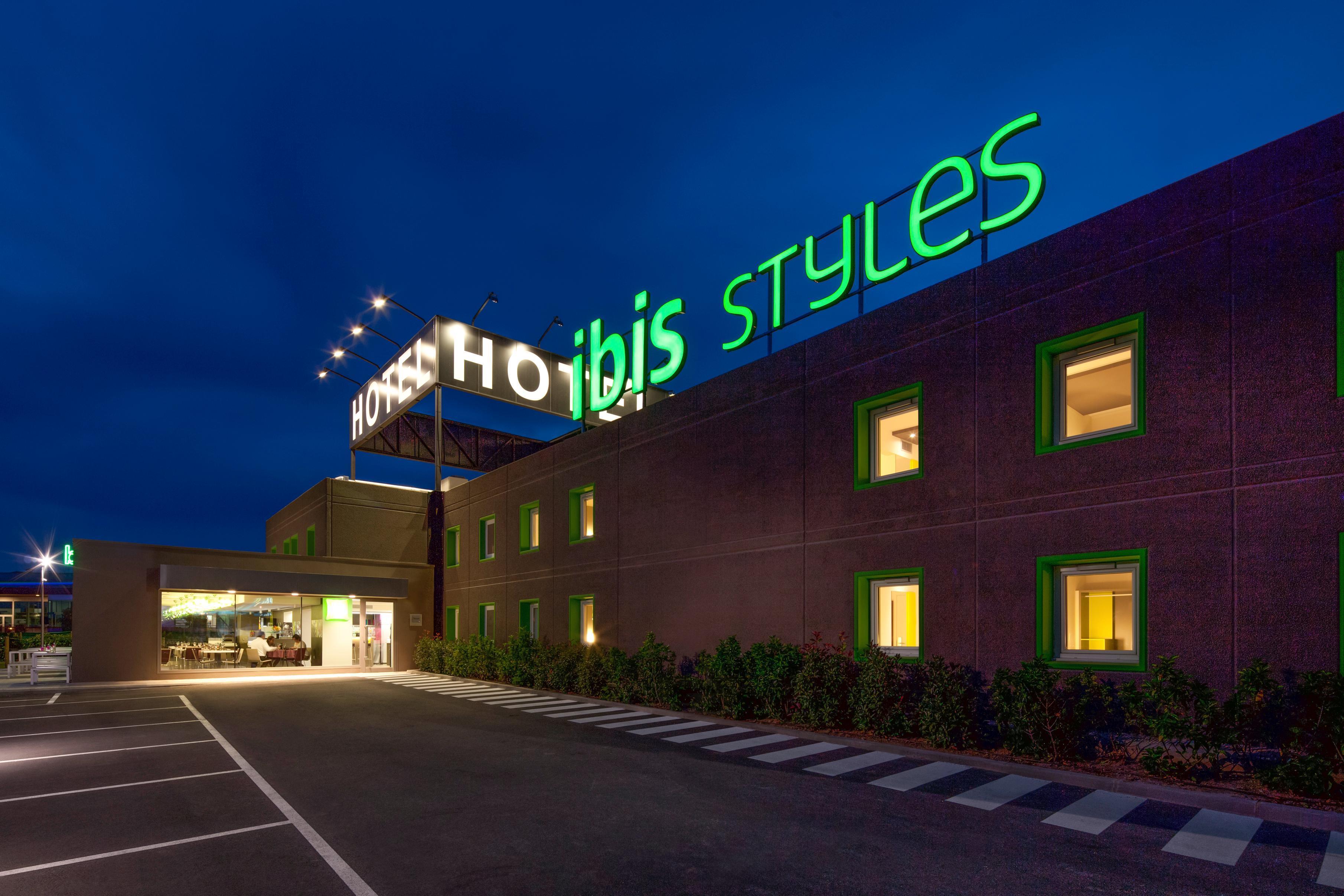 Hotel Ibis Styles Lleida Torrefarrera エクステリア 写真