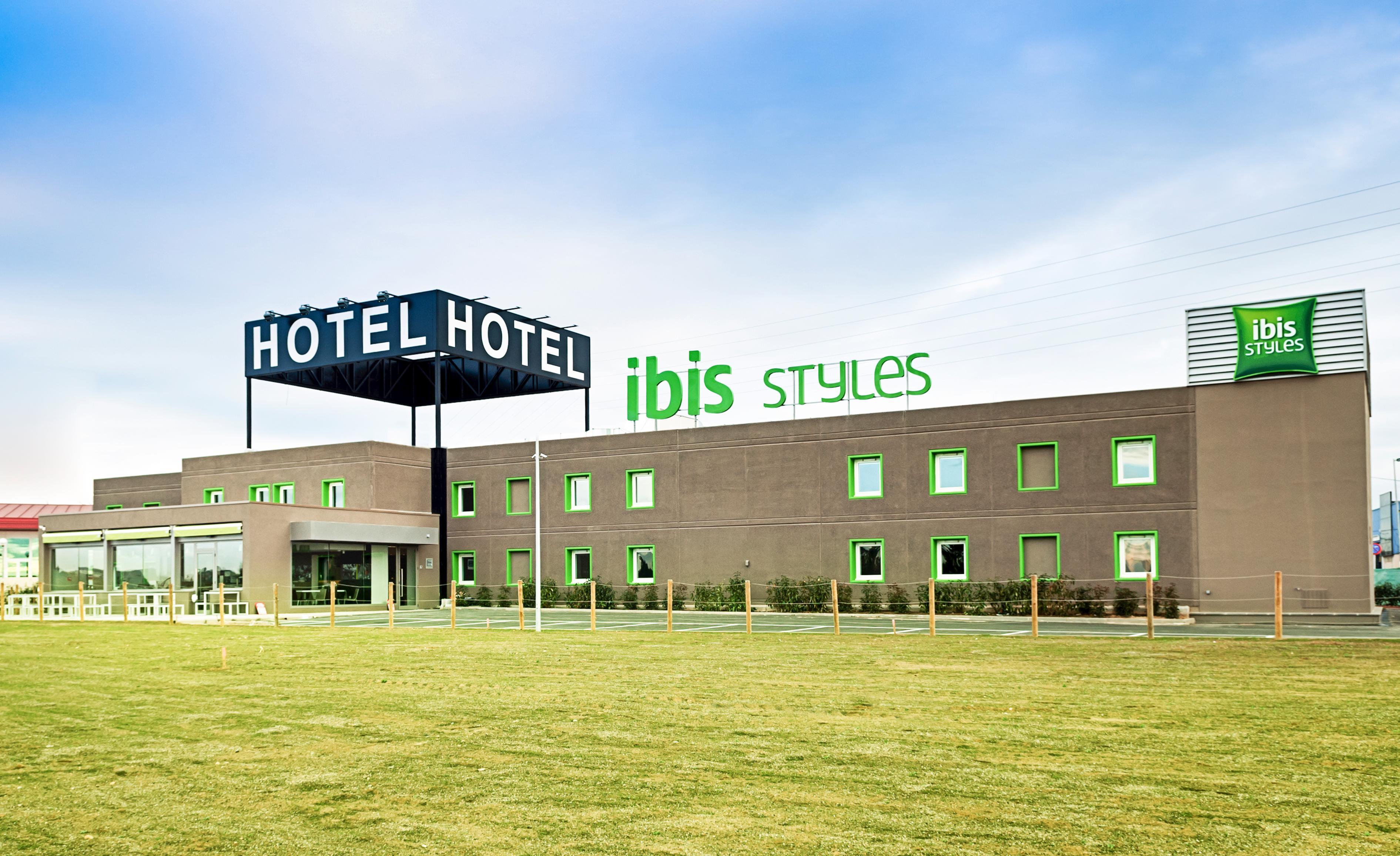 Hotel Ibis Styles Lleida Torrefarrera エクステリア 写真