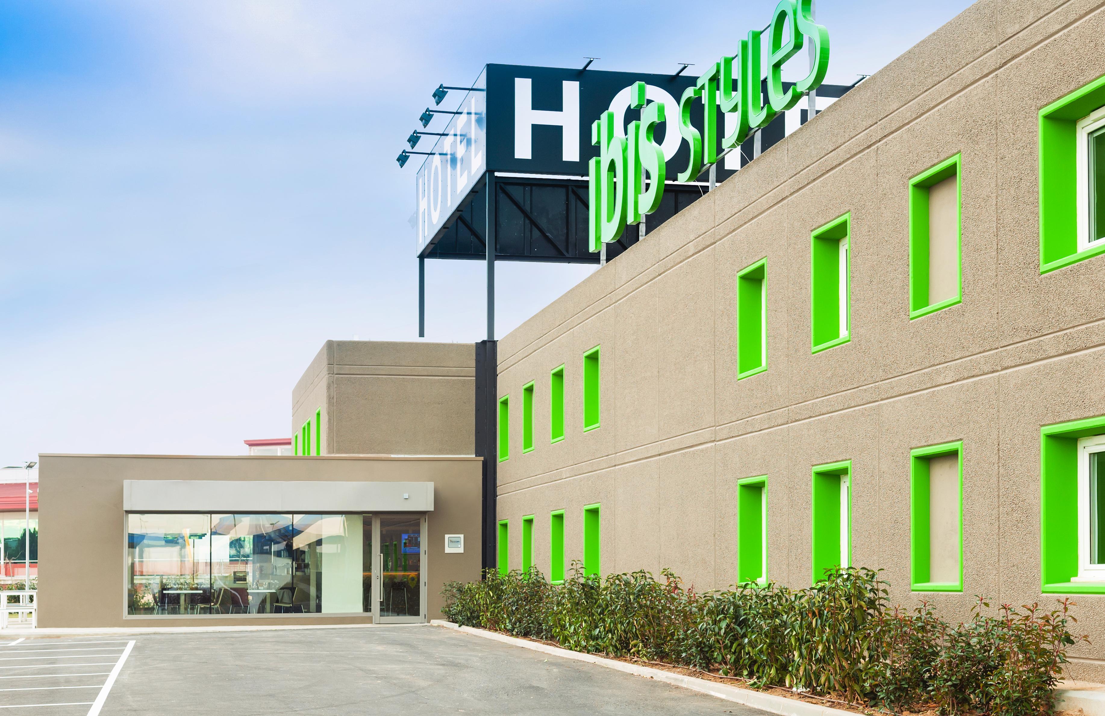 Hotel Ibis Styles Lleida Torrefarrera エクステリア 写真