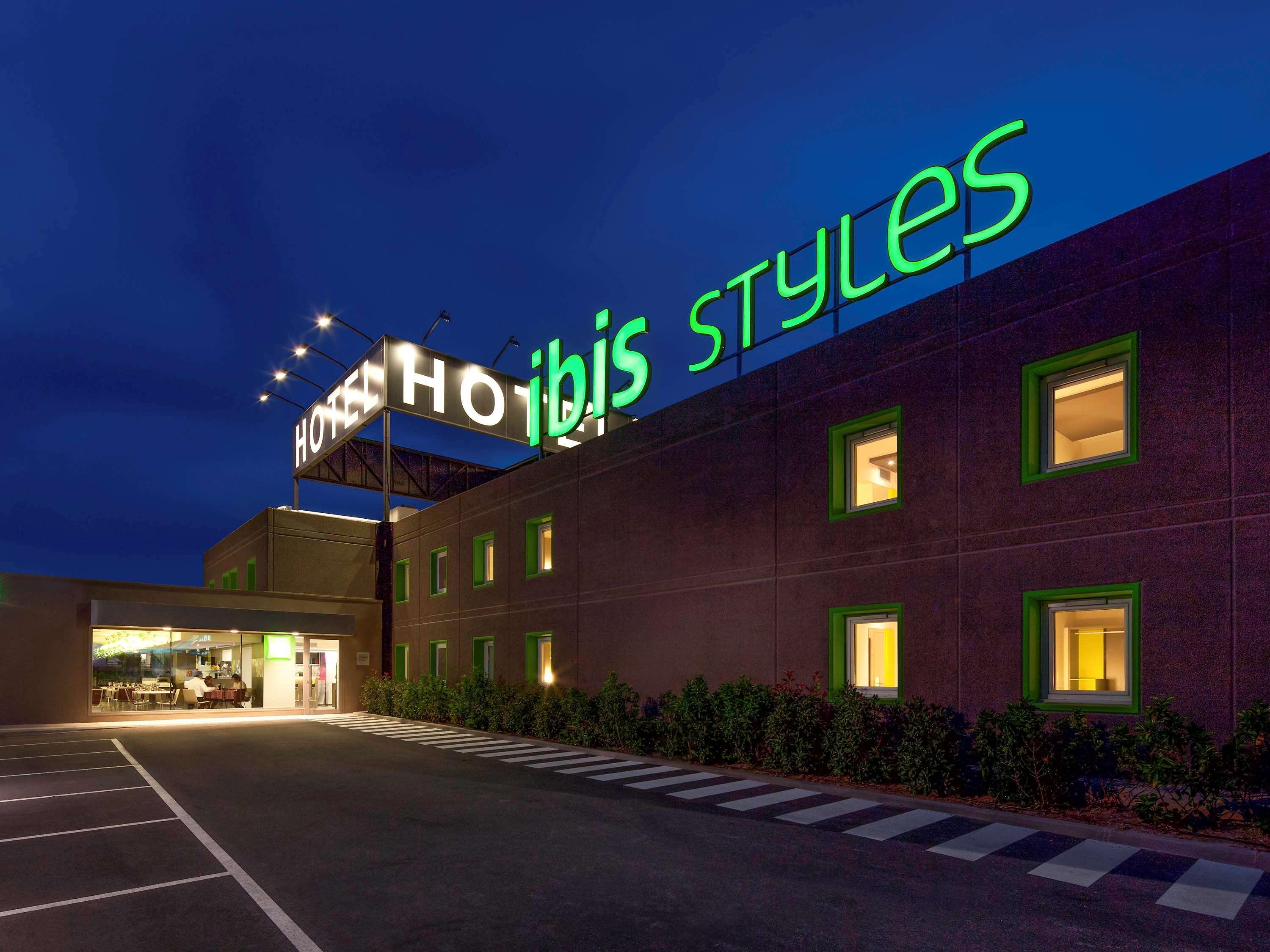Hotel Ibis Styles Lleida Torrefarrera エクステリア 写真