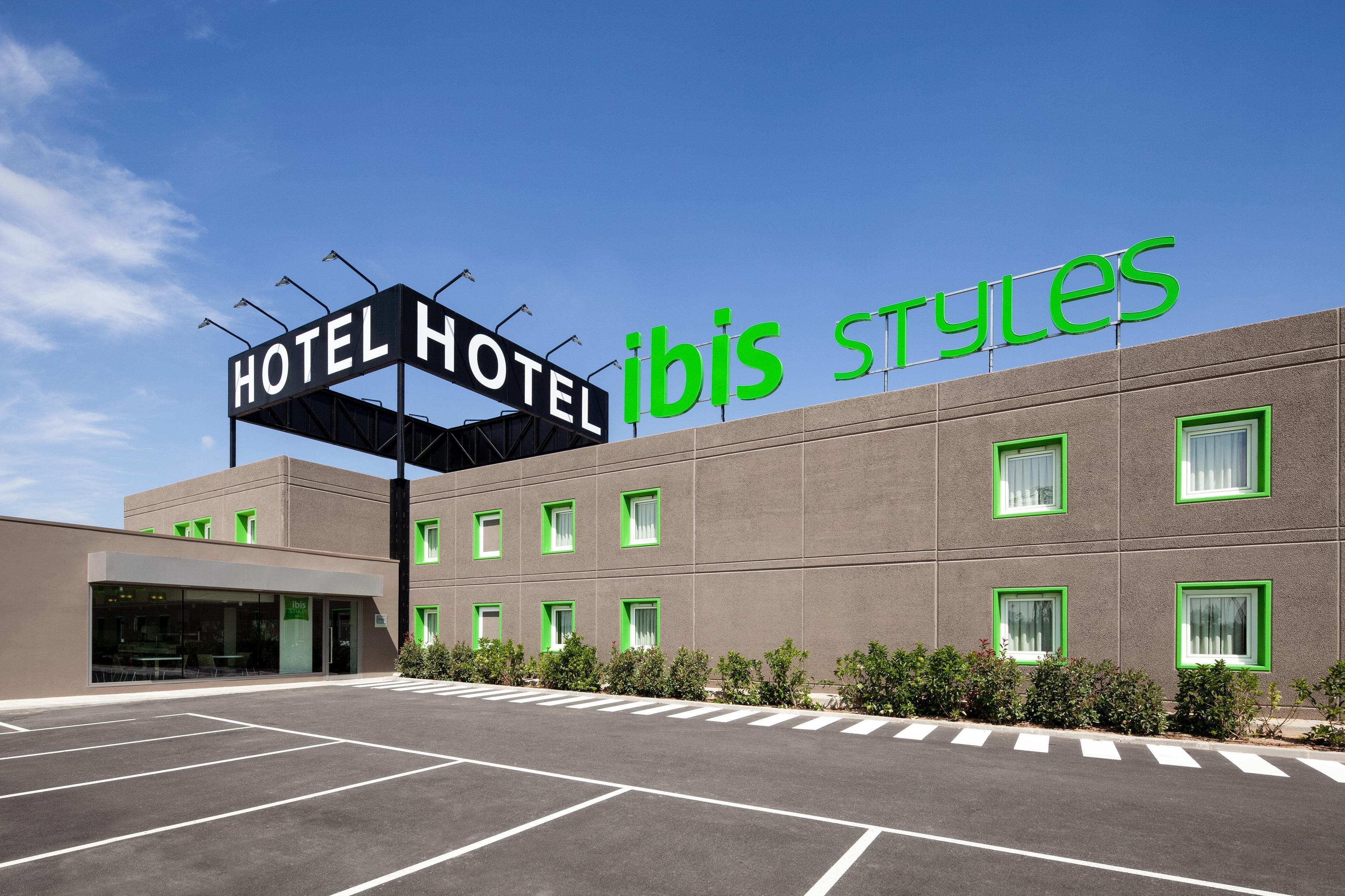 Hotel Ibis Styles Lleida Torrefarrera エクステリア 写真