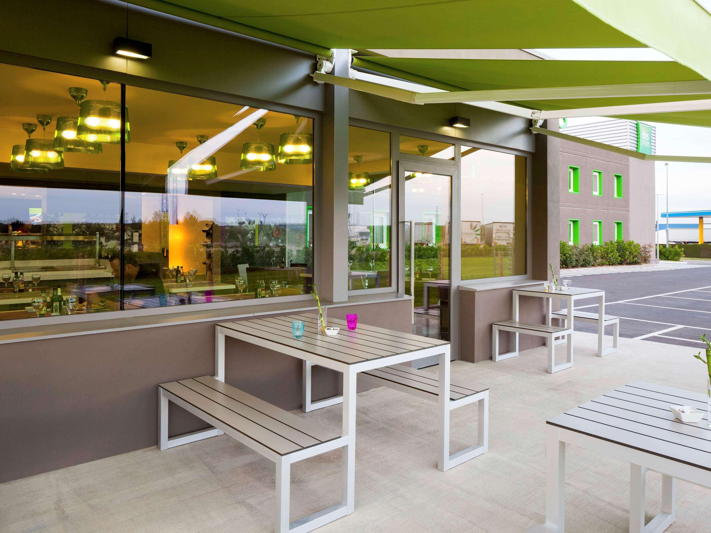 Hotel Ibis Styles Lleida Torrefarrera エクステリア 写真