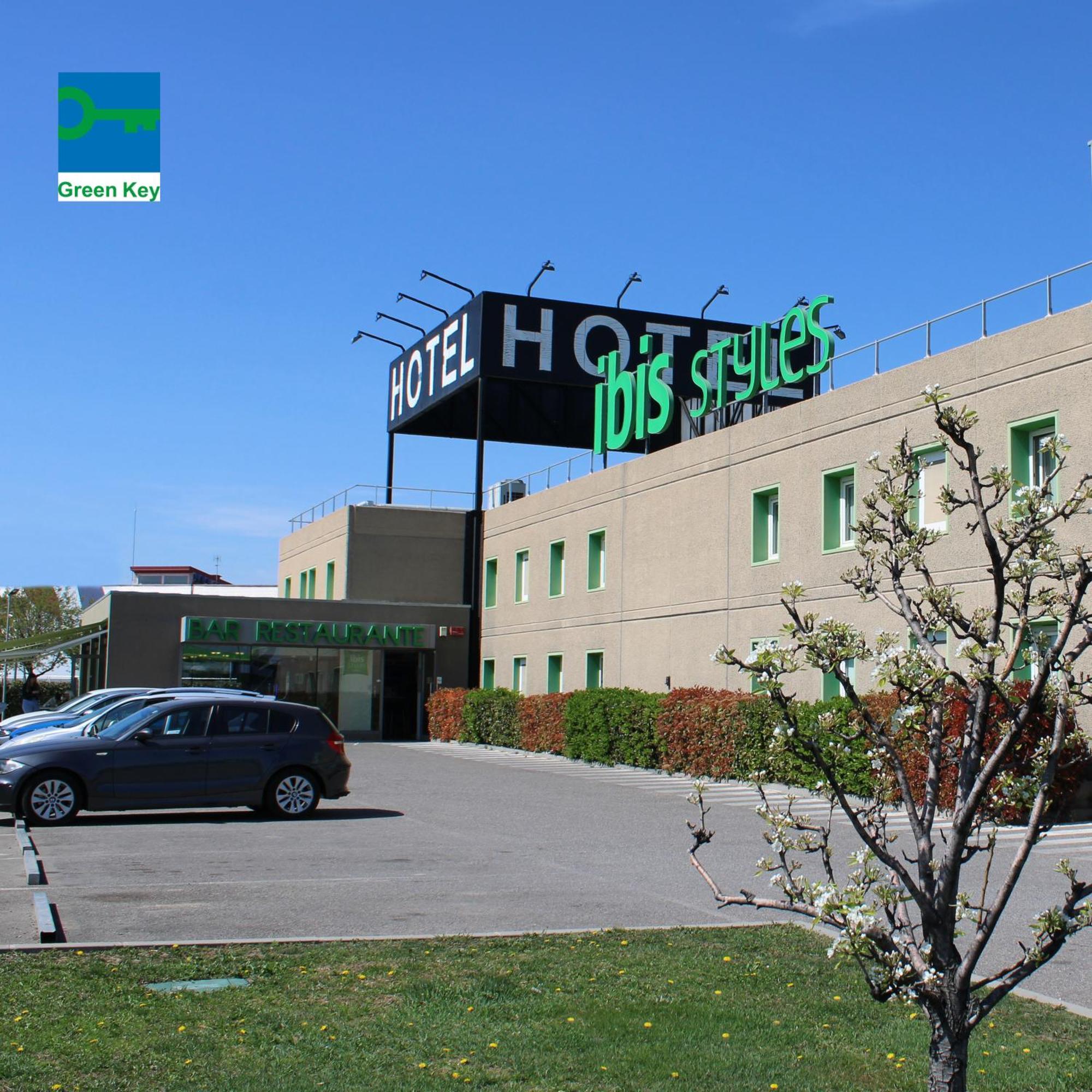 Hotel Ibis Styles Lleida Torrefarrera エクステリア 写真