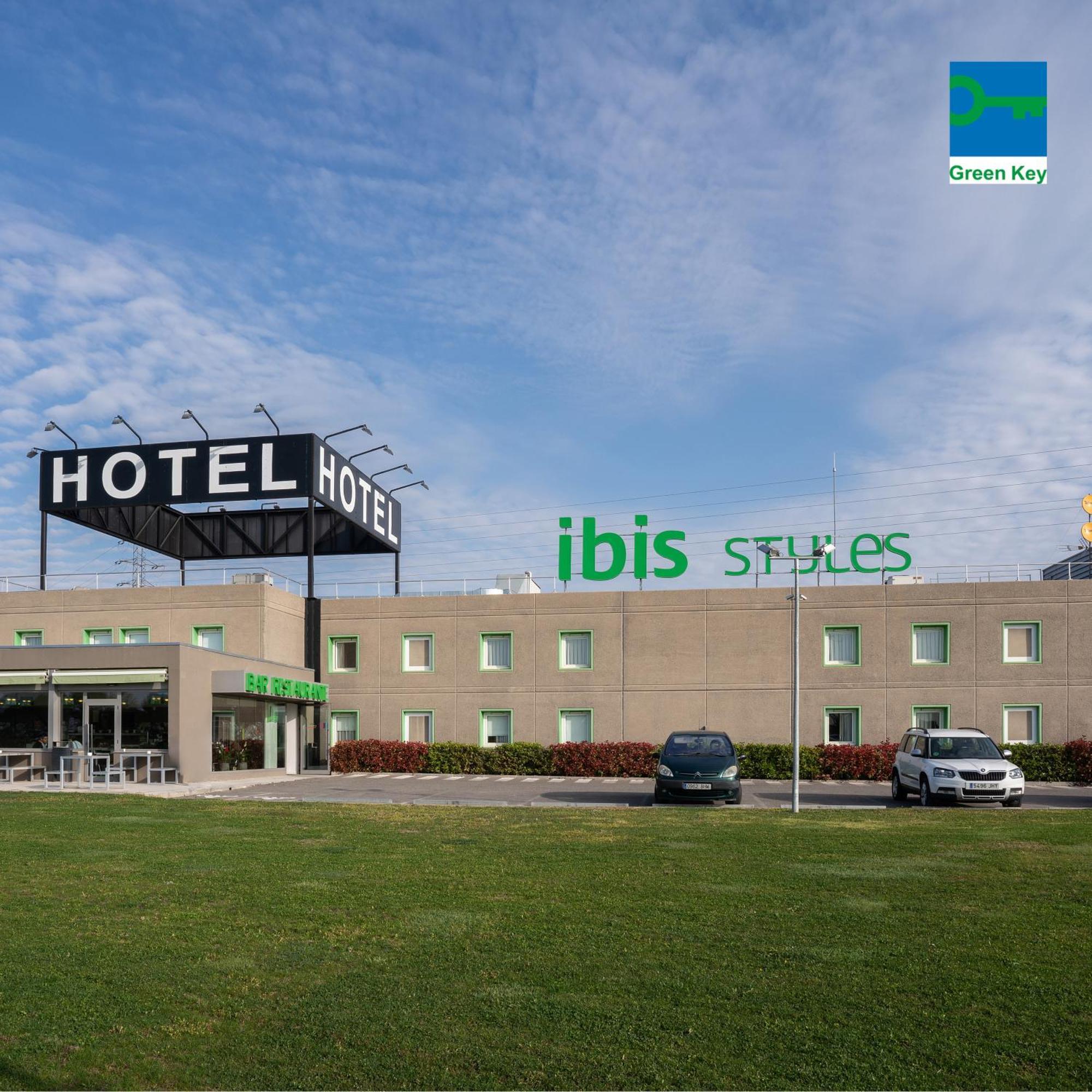 Hotel Ibis Styles Lleida Torrefarrera エクステリア 写真